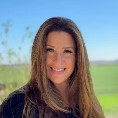A headshot photo of Nichole